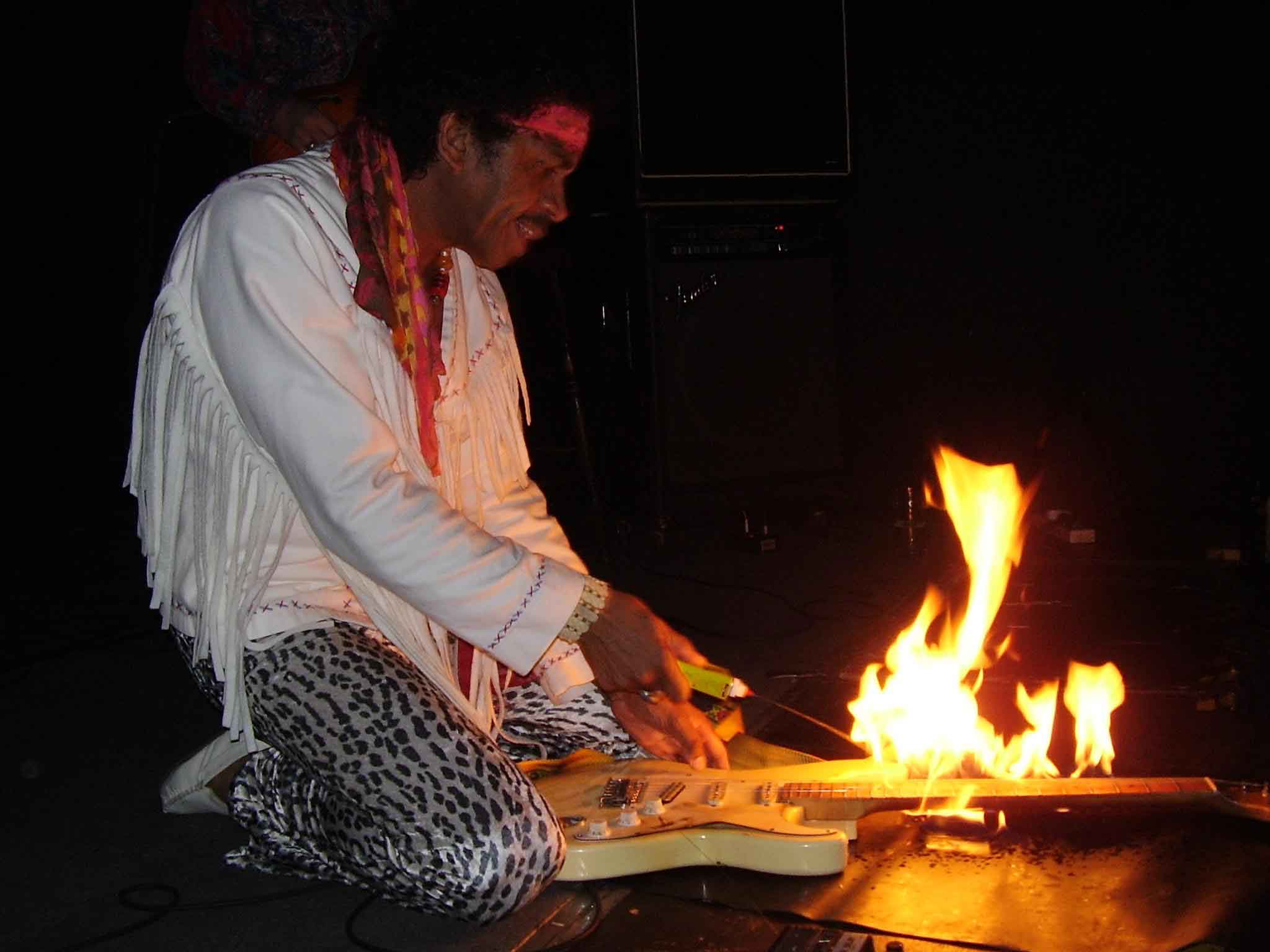 jimi hendrix burning guitar